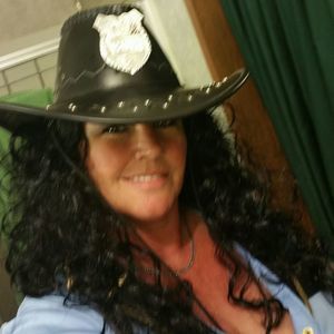 Meet your Posher, Dana