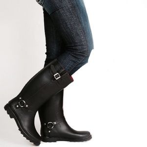 Chinese Laundry Red Lined Rubber Rain Boots