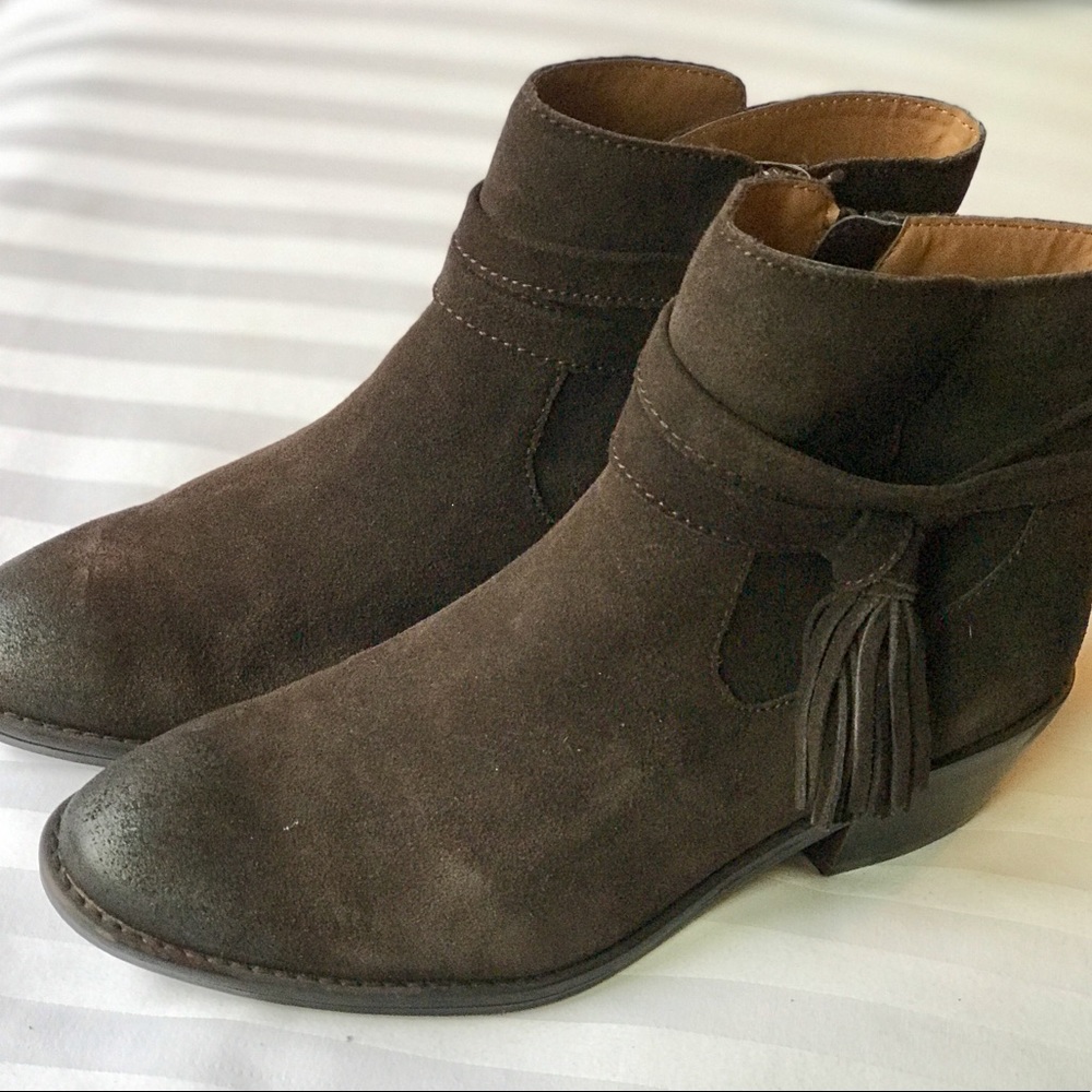 24HR Sale! NWT•Sofft• Suede Ankle Booties Fringe
