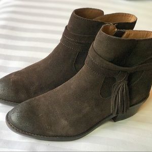 24HR Sale! NWT•Sofft• Suede Ankle Booties Fringe