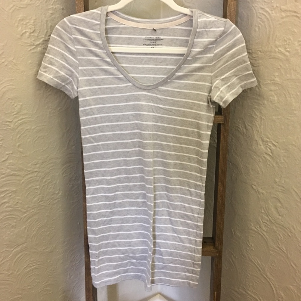 VS Scoop neck short sleeve. Excellent condition!!