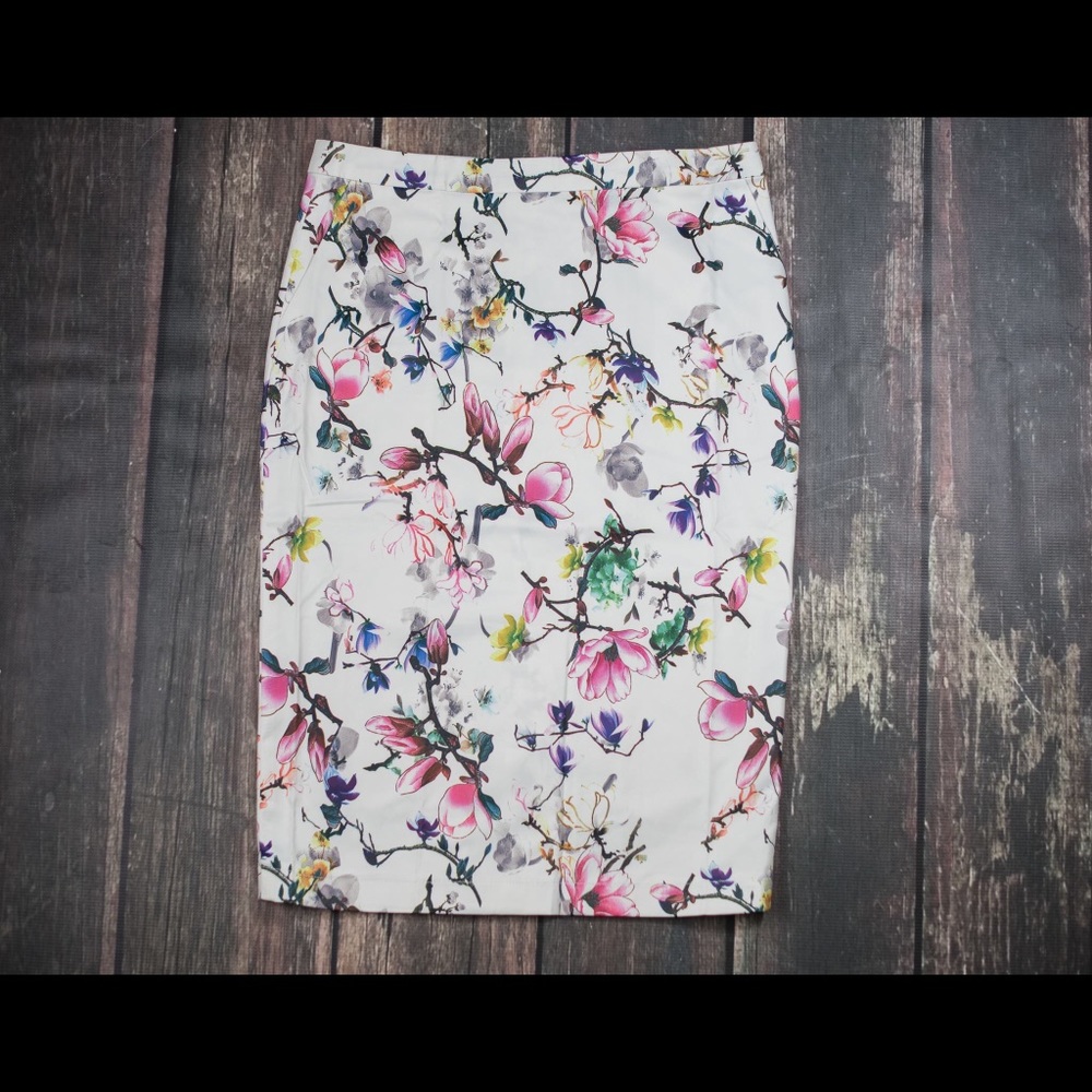 Floral pencil skirt with pockets