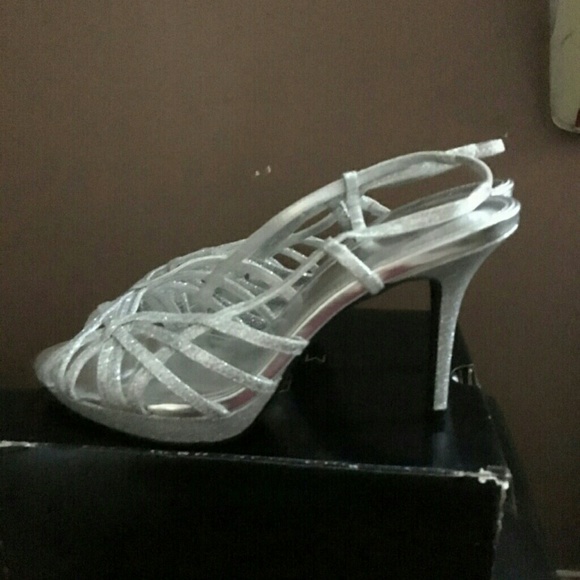 Pumps - Picture 2 of 4