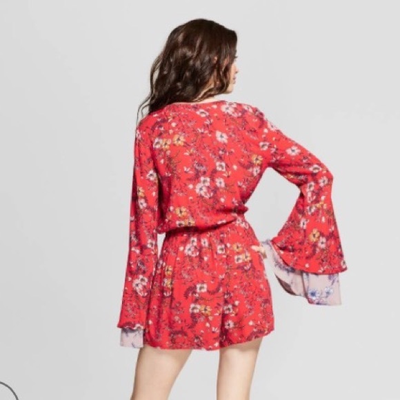 NWT Double Bell Sleeve Romper - Picture 2 of 6