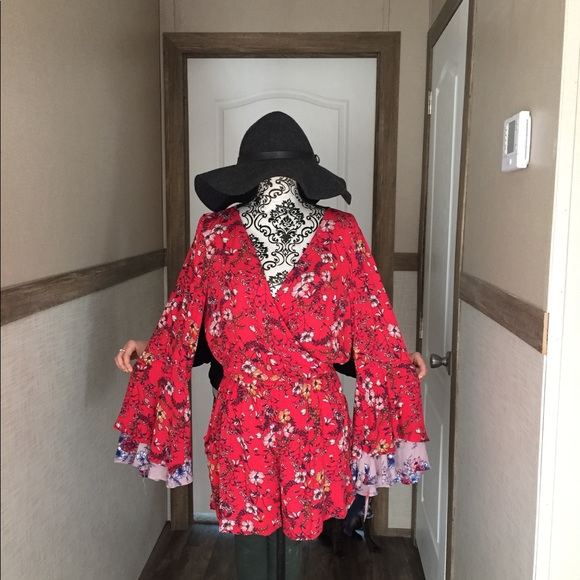 NWT Double Bell Sleeve Romper - Picture 3 of 6