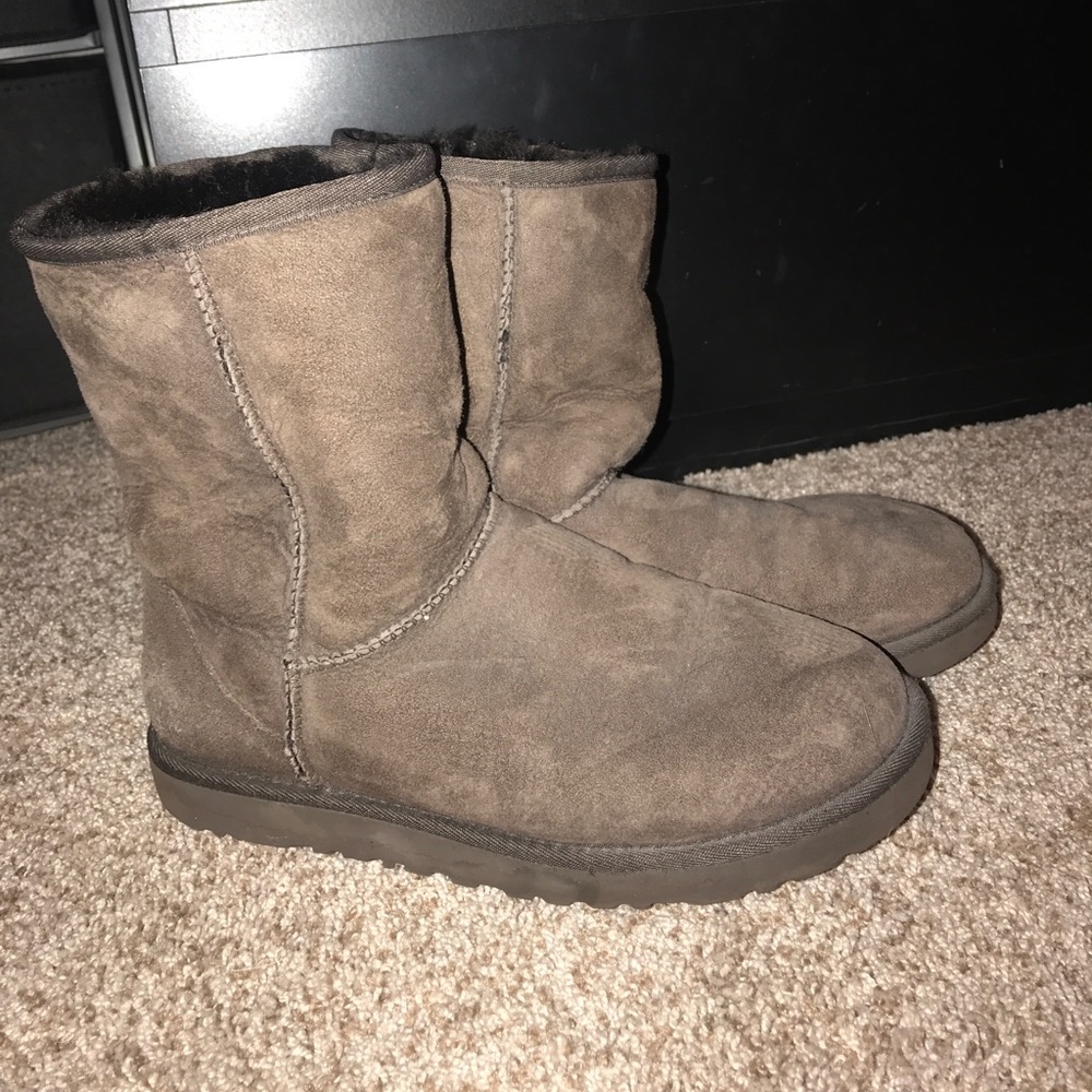 *WORN A FEW TIMES* Chocolate Uggs
