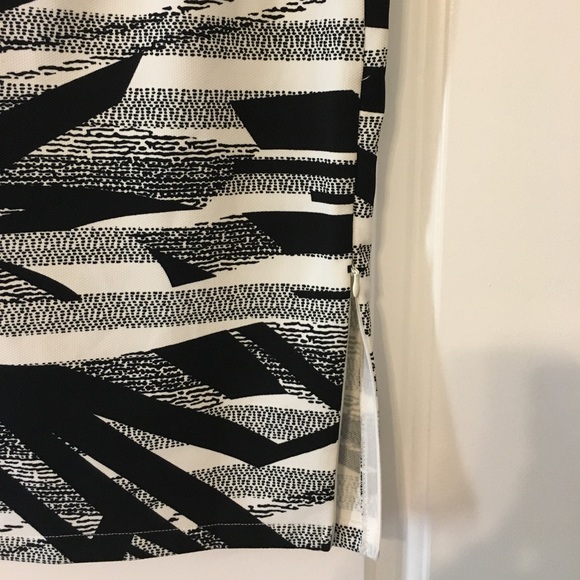 🖤 Pencil Skirt 🖤 - Picture 2 of 4