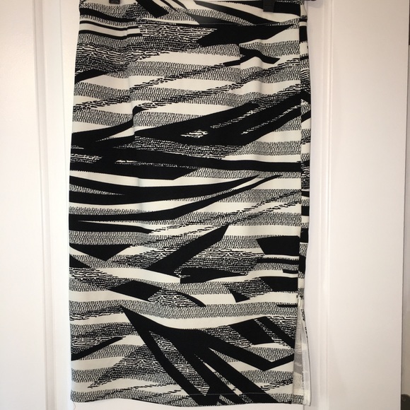 🖤 Pencil Skirt 🖤 - Picture 4 of 4