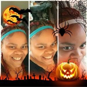 Meet your Posher, Monique