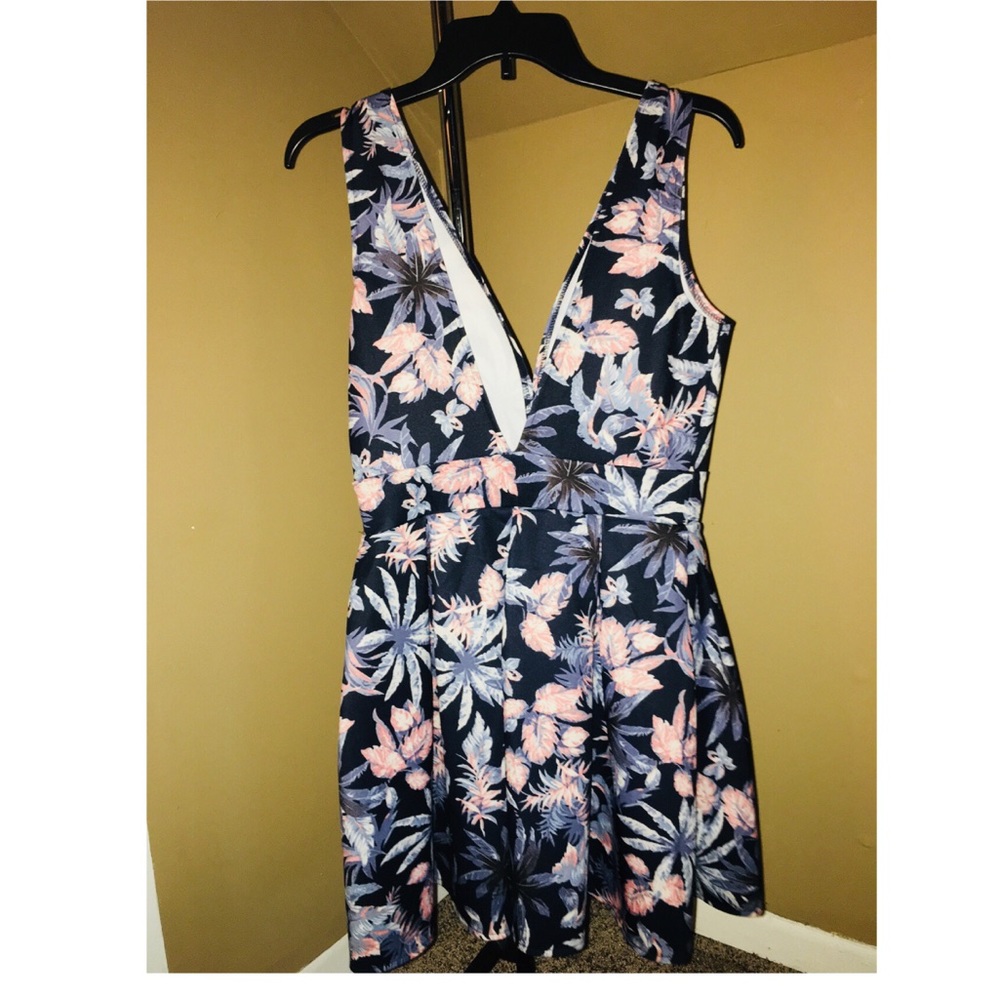 Never worn. - Picture 3 of 3