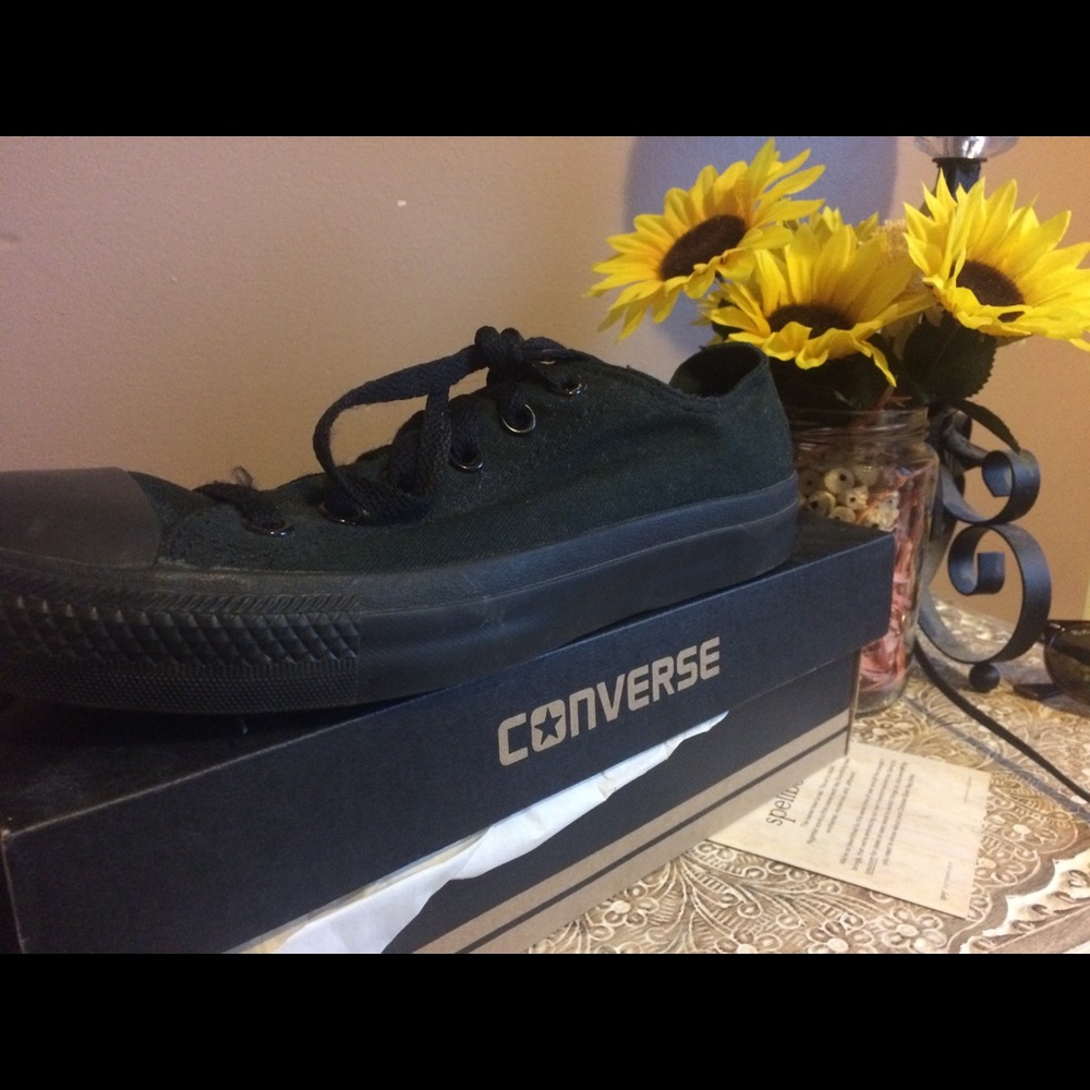 All black Converse low sneaker