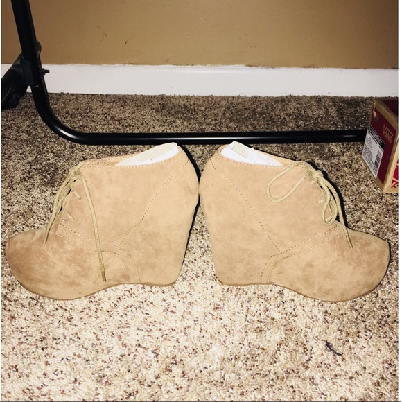 Never worn. - Picture 2 of 4