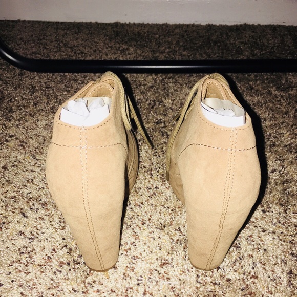 Never worn. - Picture 3 of 4