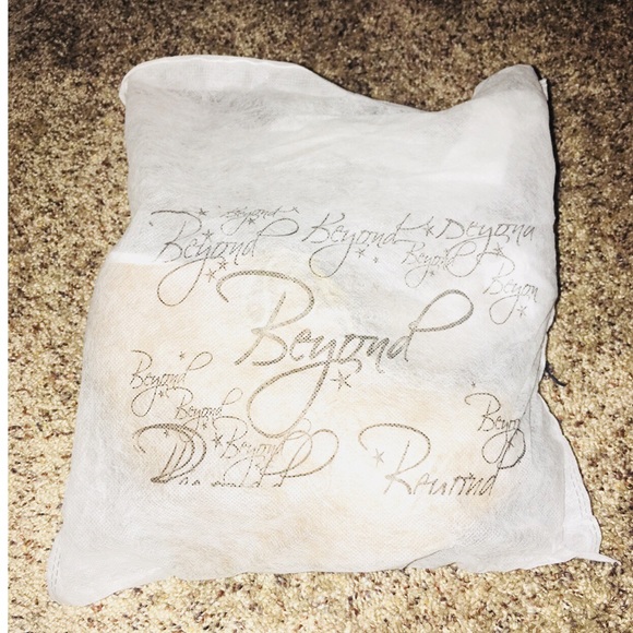 Never worn. - Picture 4 of 4