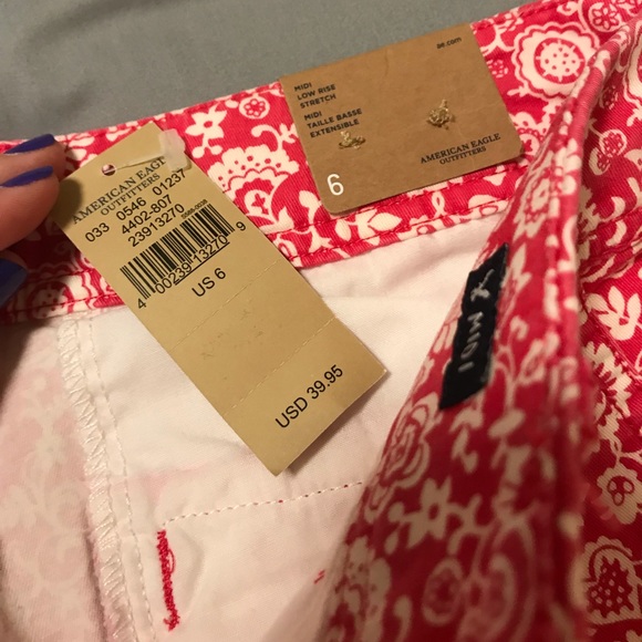 American Eagle pink floral shorts - Picture 2 of 4