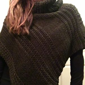 Italian Cozy Knit Forest Green Turtleneck Poncho