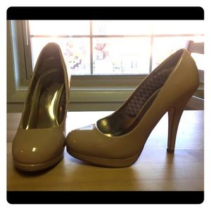 Tan/Nude heels