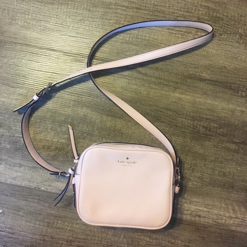 • Kate Spade Crossbody •