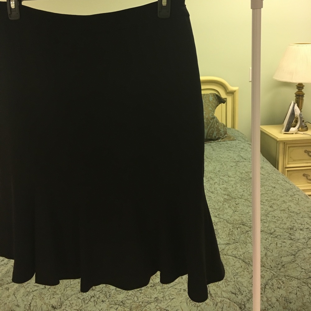 NWOT-Ladies Black Kasper skirt, size 10.