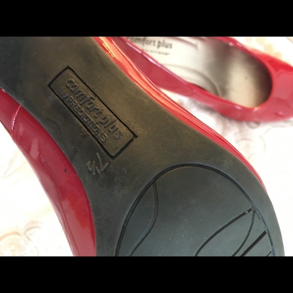 Red heels - Picture 3 of 3