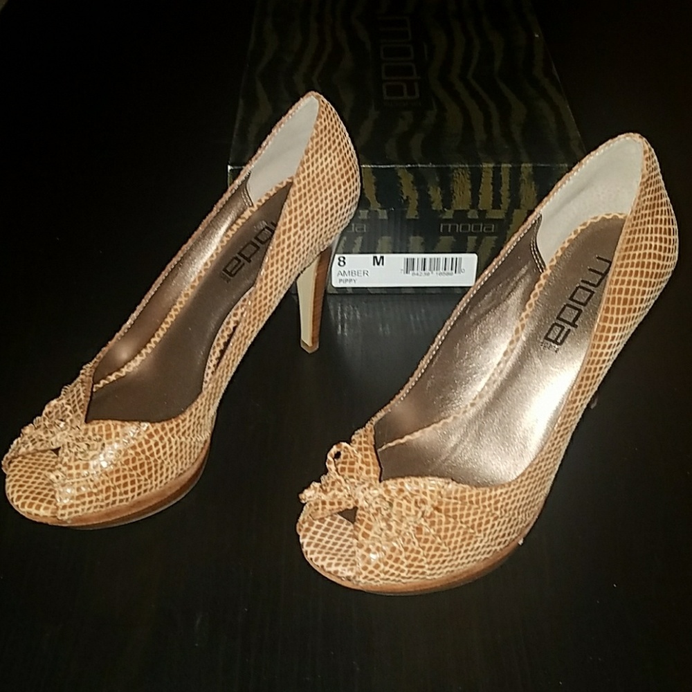 Moda Spana "Pippy" Amber Pumps NWB