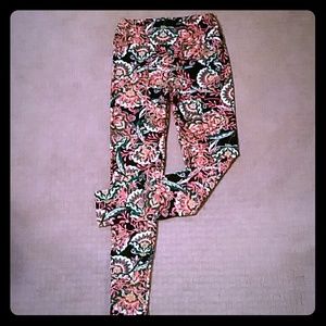 BRAND NEW, NEVER WORN Lularoe leggings OS