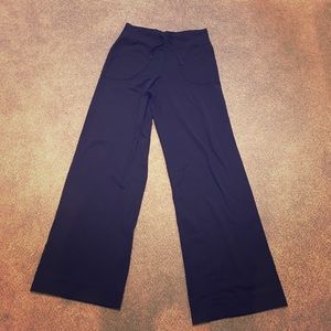 Lululemon size 4 studio pant (runs large)