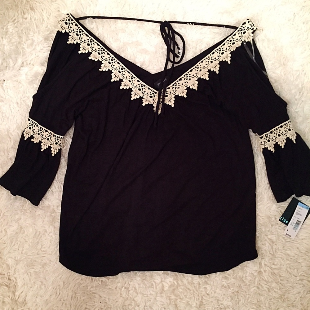 NWT Black & White Bohemian Bell Bottom Sleeve Top