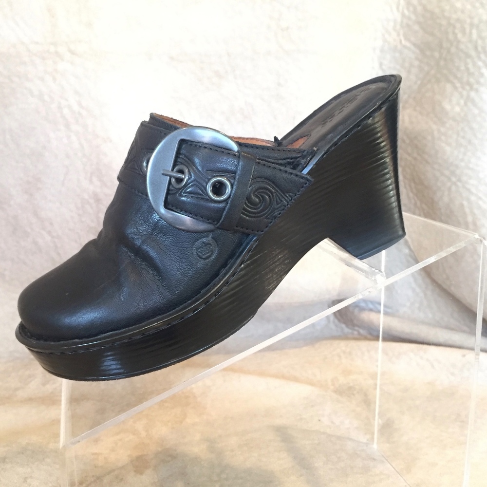 BORN Genuine Black Leather Buckle\Strap Clogs 7Med