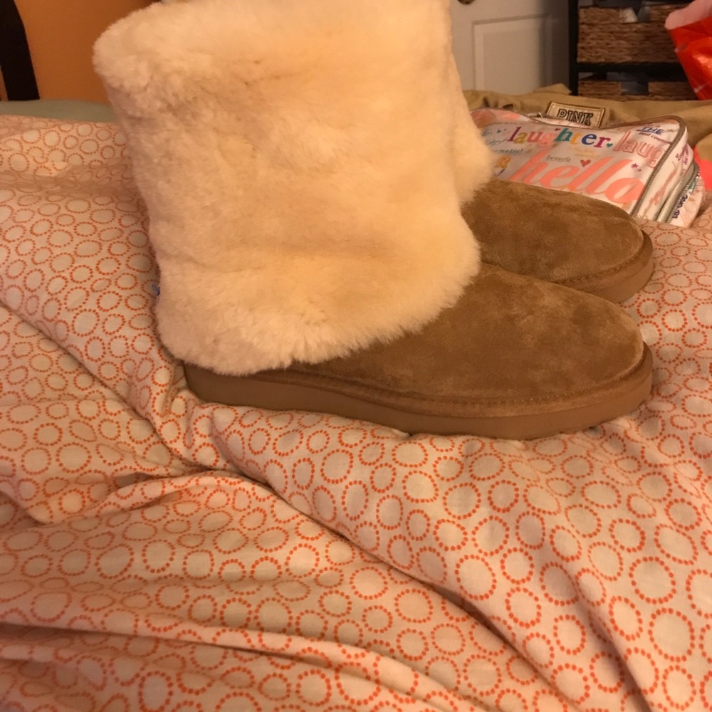 Uggs ! Size 7! Practically Brand New!!! Worn Once
