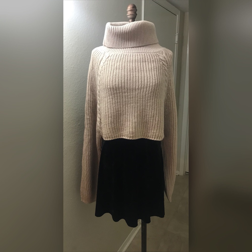 Jhené Sweater ✨ - Picture 2 of 6