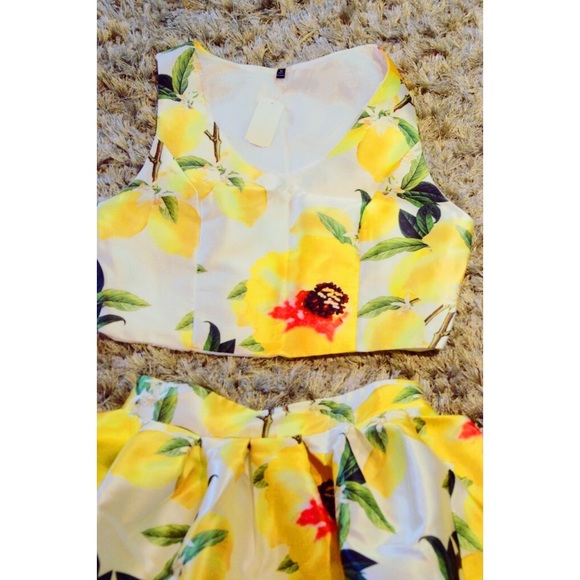 Lemonade Set: Crop top and skirt - Picture 2 of 2