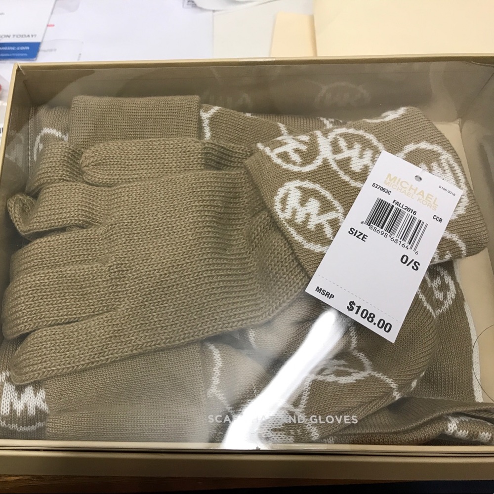 MK SCARF HAT AND GLOVE SET