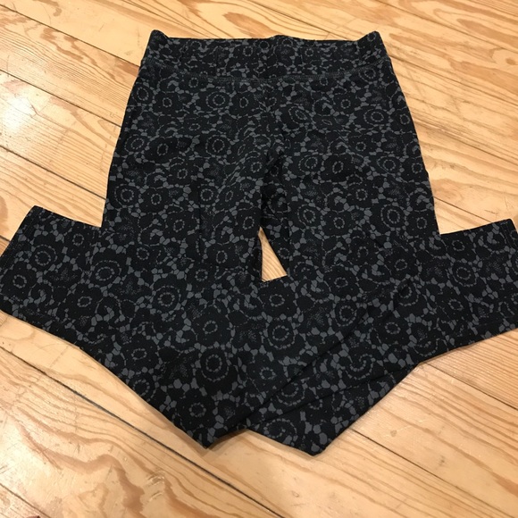 aerie Pants - ❗️Bundle 3/$20❗️Lace print leggings
