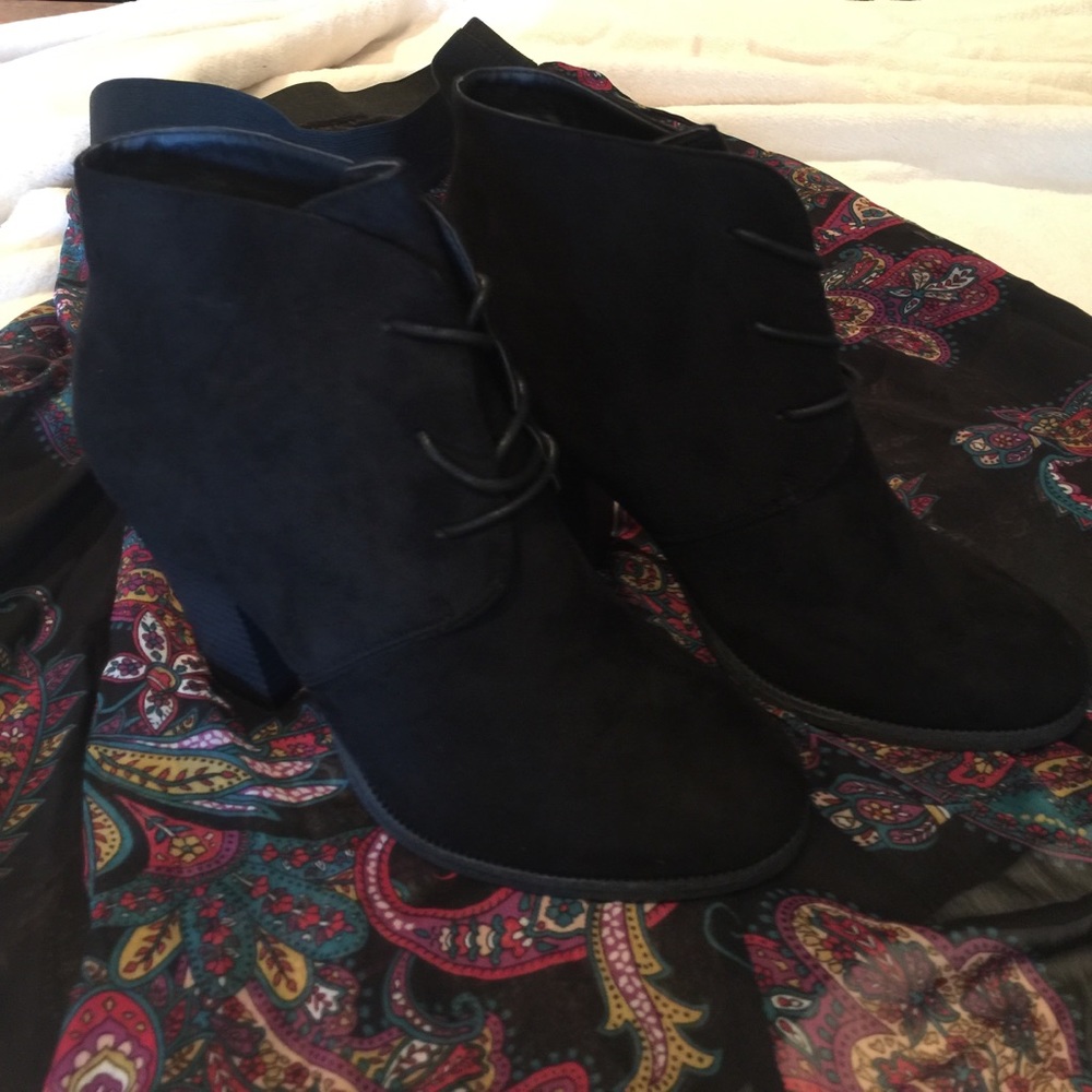 Black suede ankle boots size 9. Never worn.