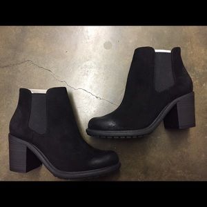 Womens size 6 ankle boots😍