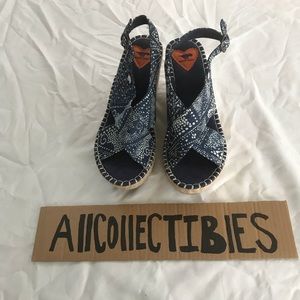 Paisley navy blue wedges size 9