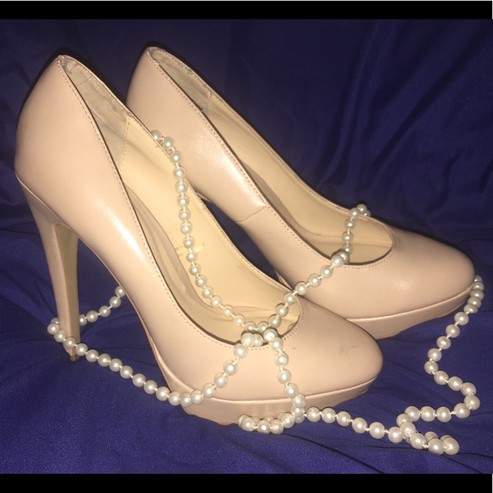 Nude round toe pumps