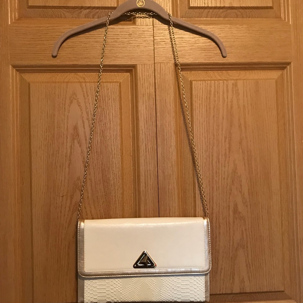 Clutch - Picture 3 of 5