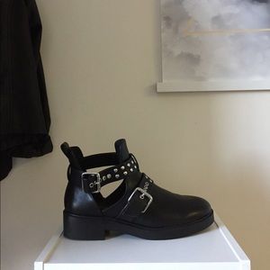H&M cut-out boots