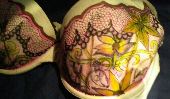 One of a kind Bra - Picture 2 of 3