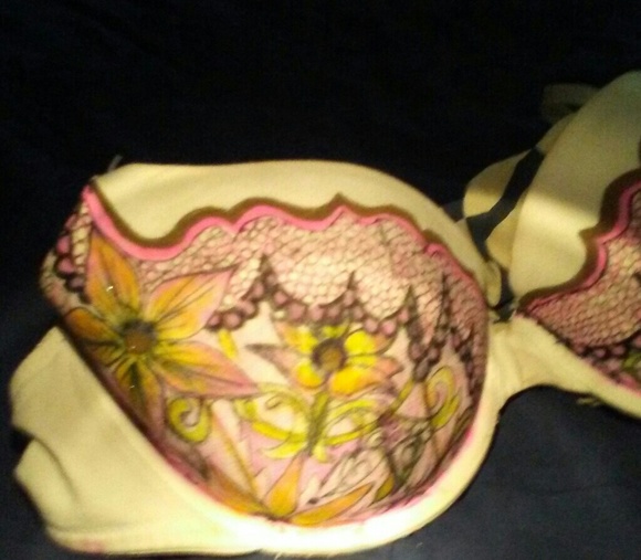 One of a kind Bra - Picture 3 of 3