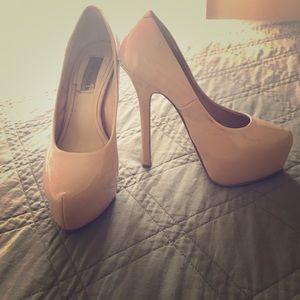 Nude Pumps