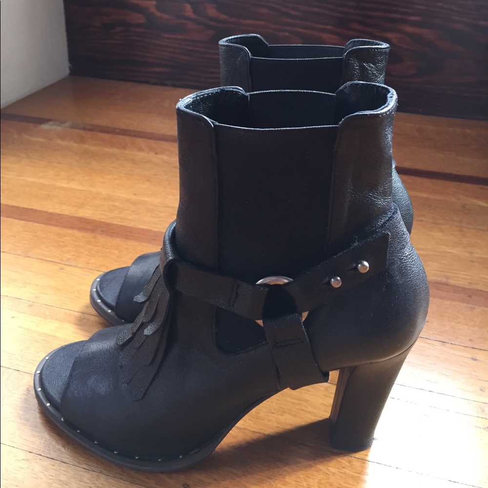 🌟Freda Salvador Fringe Harness Heels Sz 7