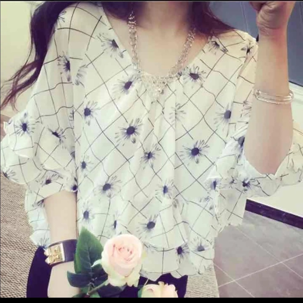 💕🌈🆕 floral ruffle top