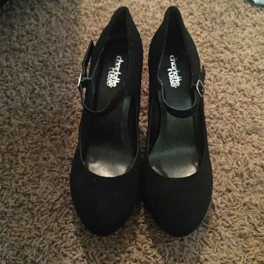 black pumps