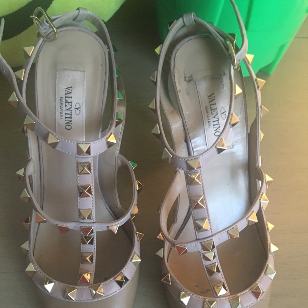 100% authentic Valentinos rockstude heels zs 37