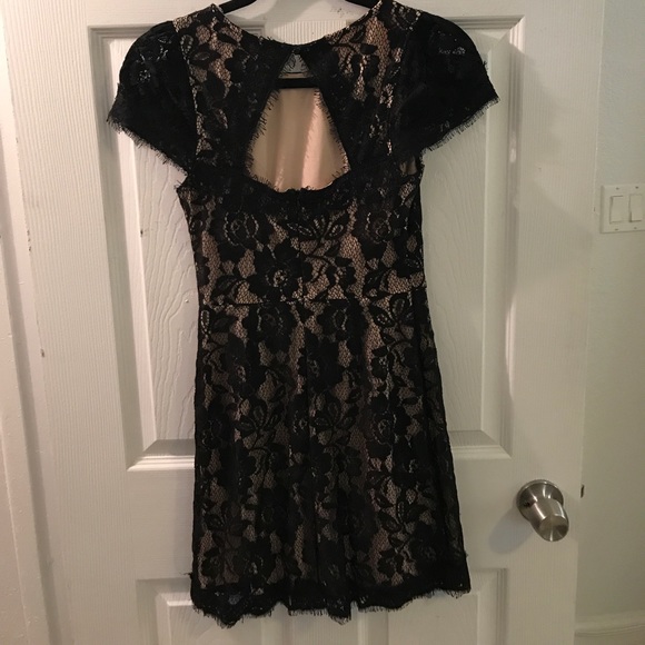 Laces Details Dress - Picture 3 of 5