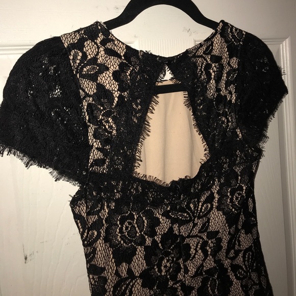 Laces Details Dress - Picture 4 of 5