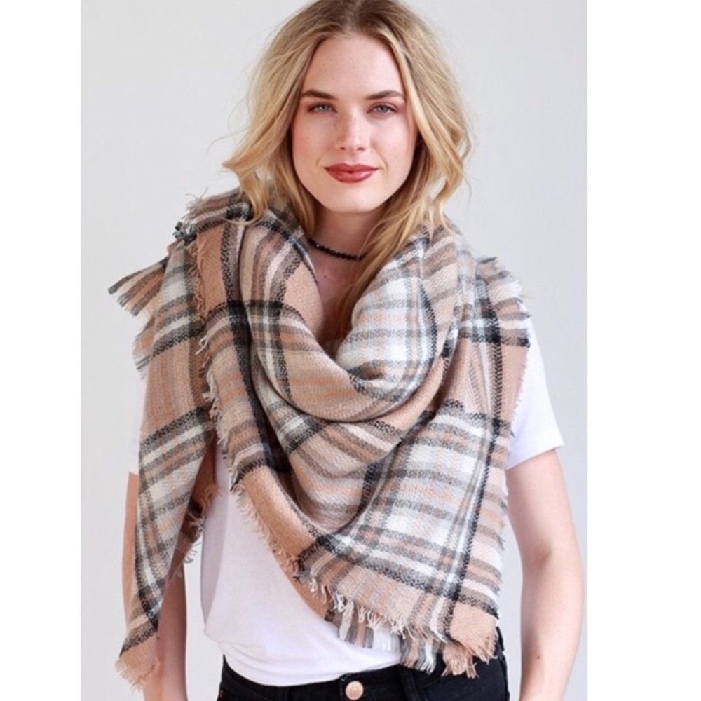 💕HP💕LAST ONE! Tan Plaid Blanket Scarf